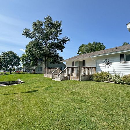 Burt Lake Lookout Villa Indian River Exterior photo