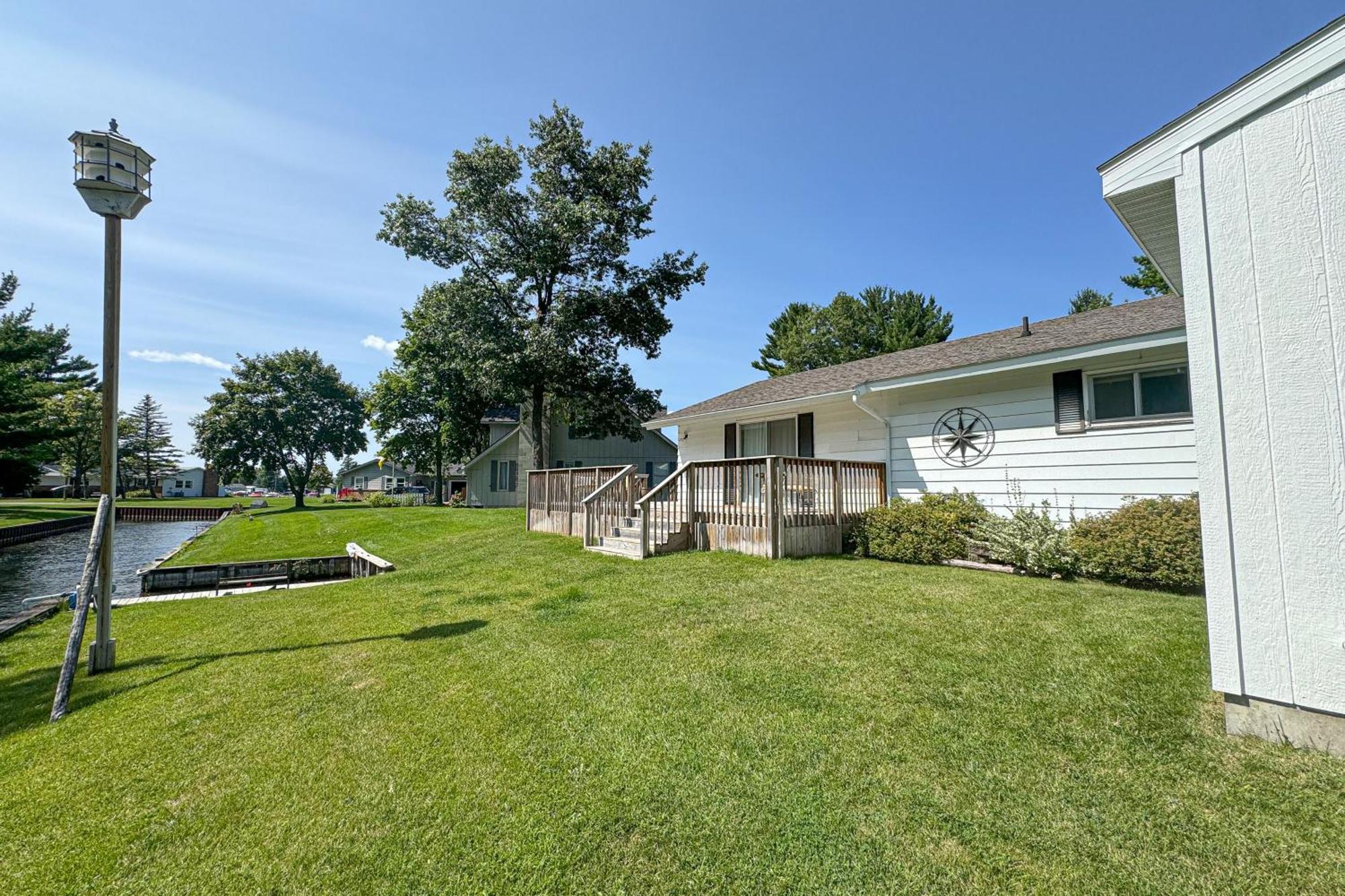 Burt Lake Lookout Villa Indian River Exterior photo